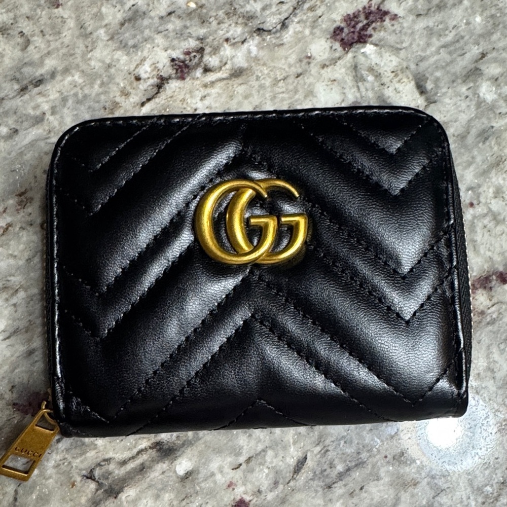 🔥Gucci Marmont 🔥 Black Quilted Leather Wallet with Gold Logo